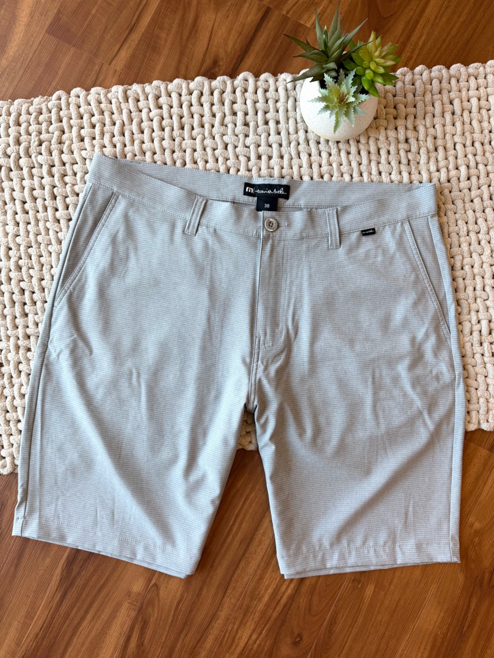 Travis Mathew | Sand Harbor 10” Performance Shorts in Heather Sleet | 38